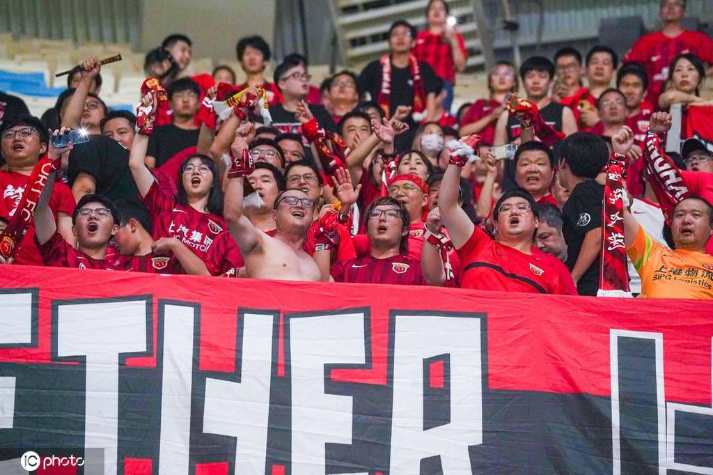 01:30 英超利物浦 VS 阿森纳，枪手能否打破安菲尔德魔咒？23:15 西甲马德里竞技 VS 塞维利亚，饱受伤病困扰的塞维利亚客场能否全身而退？事件罗马诺：奥斯梅恩将与那不勒斯续约至2026年 工资大幅提升据知名记者罗马诺的消息，奥斯梅恩确定将与那不勒斯续约至2026年，工资大幅提升。